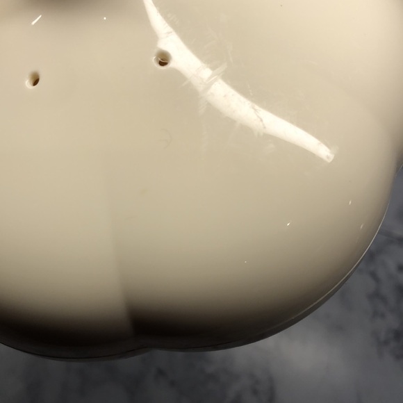 Tupperware Garlic Keeper - Picture 3 of 5